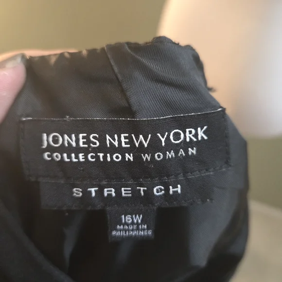 💚 2/$12 or 3/$16 Jones New York Classic Black Midi Dress - Picture 3 of 3